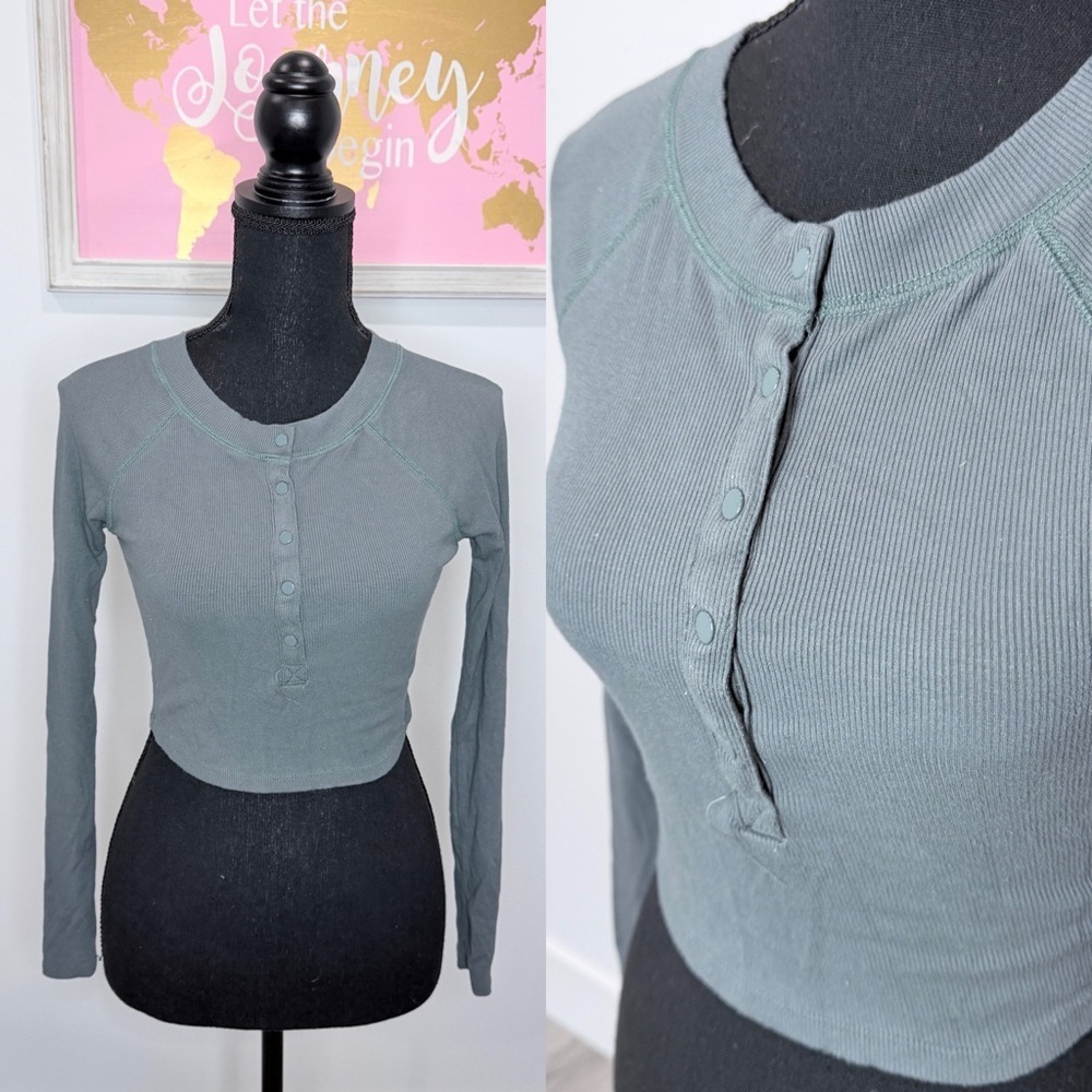 Mono B Long Sleeve Crop Top
